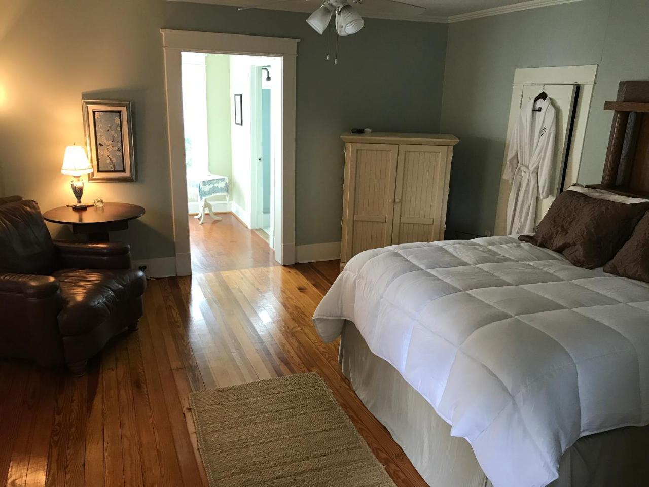 The Groome Inn Greensboro Bagian luar foto