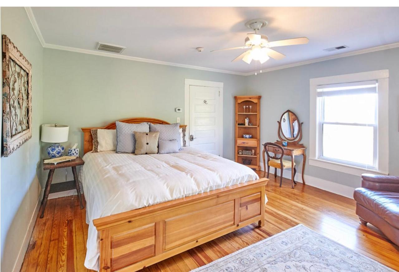 The Groome Inn Greensboro Bagian luar foto