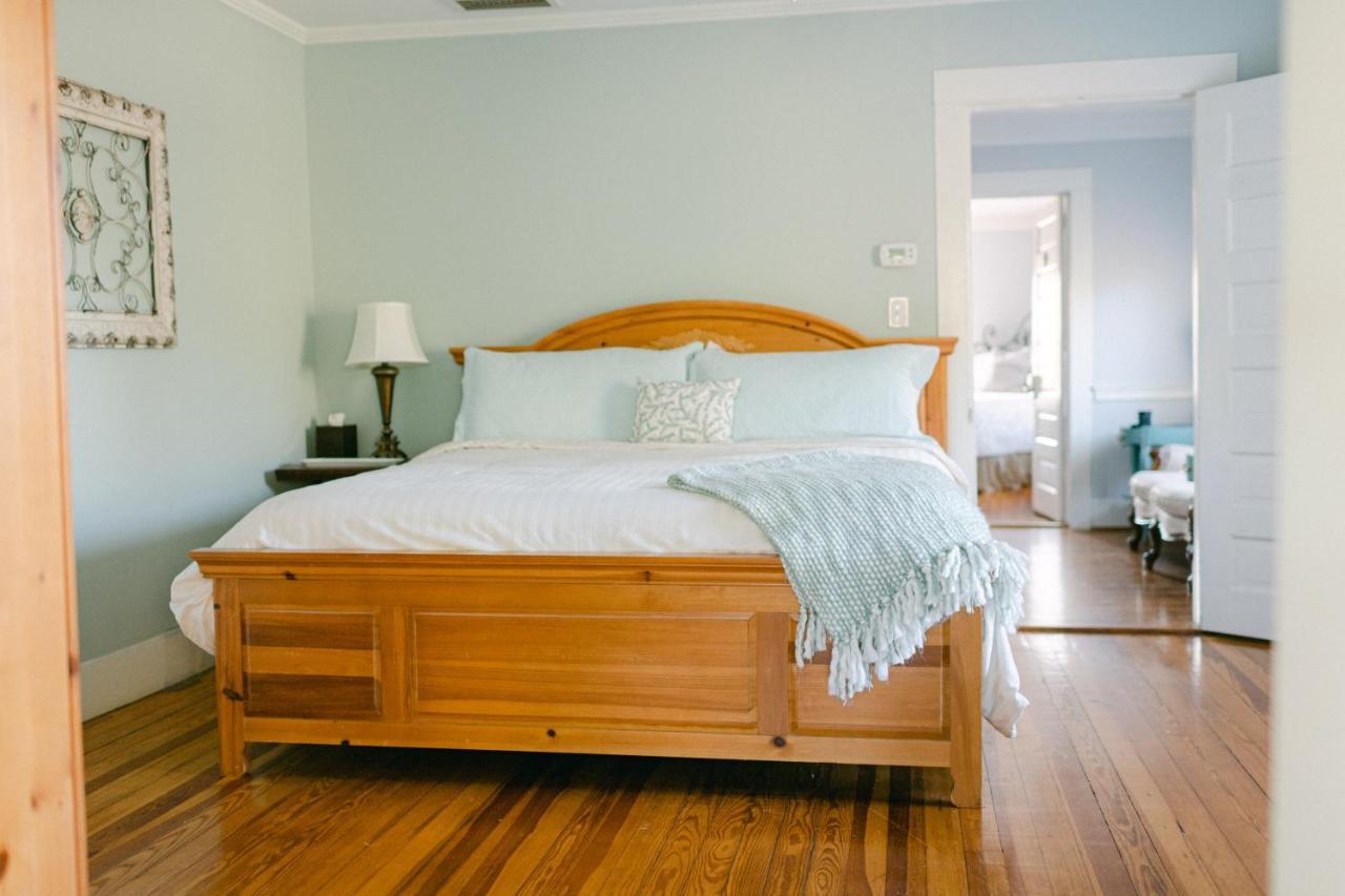 The Groome Inn Greensboro Bagian luar foto